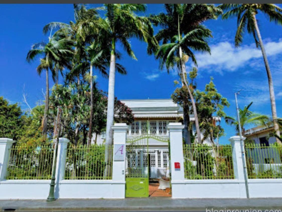 Villa Angelique - Hotel Classe Monument Historique Saint-Denis Dış mekan fotoğraf