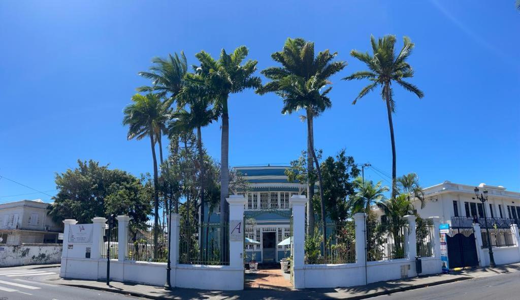 Villa Angelique - Hotel Classe Monument Historique Saint-Denis Dış mekan fotoğraf